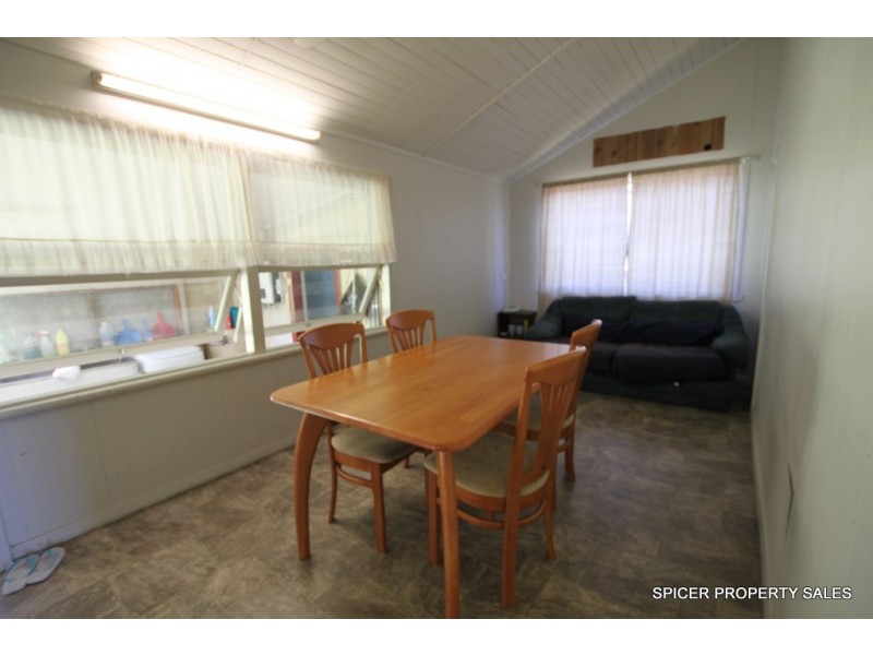 6 Curtis Street, Tully QLD 4854