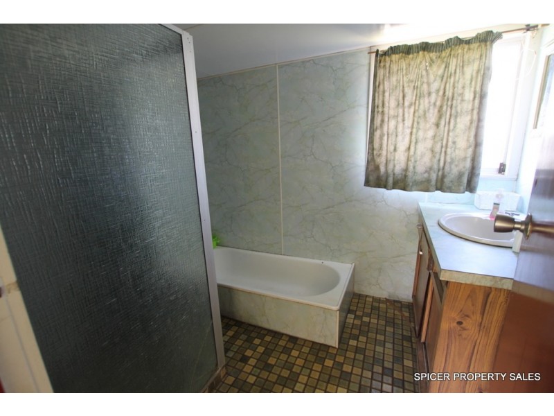 6 Curtis Street, Tully QLD 4854