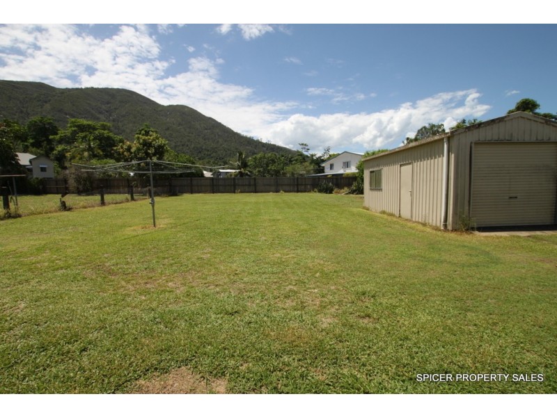 6 Curtis Street, Tully QLD 4854