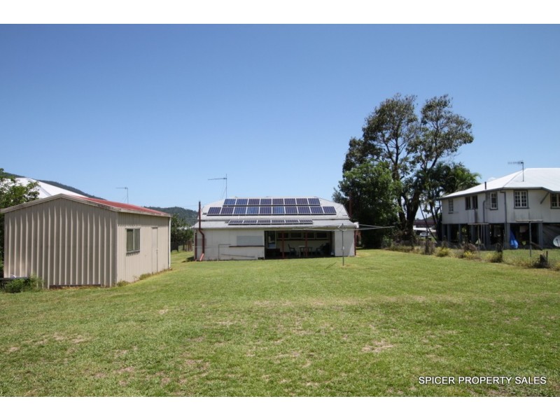 6 Curtis Street, Tully QLD 4854