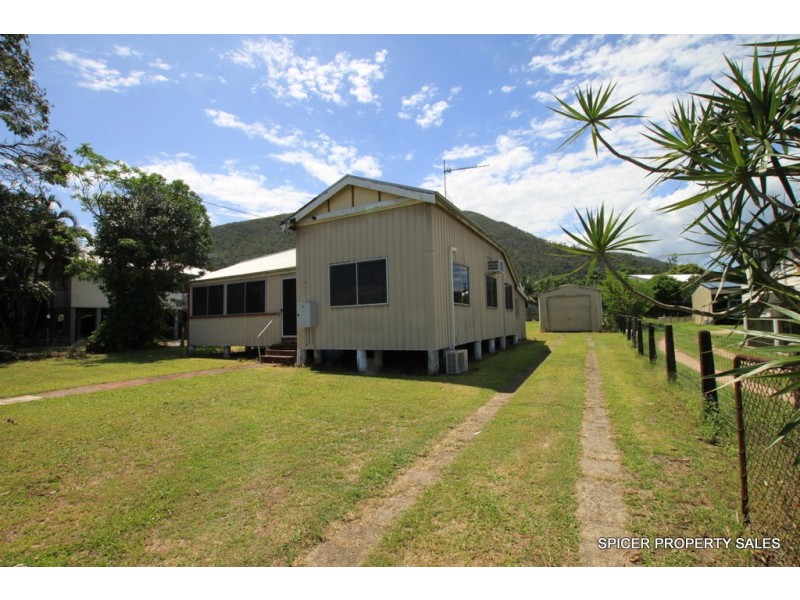 6 Curtis Street, Tully QLD 4854