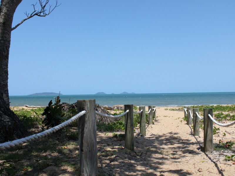 3 Muir Street, Tully Heads QLD 4854