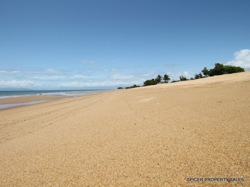 3 Muir Street, Tully Heads QLD 4854