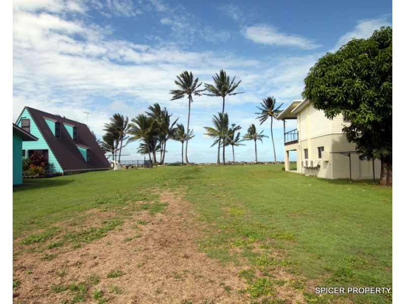24 Taylor Street, Tully Heads QLD 4854