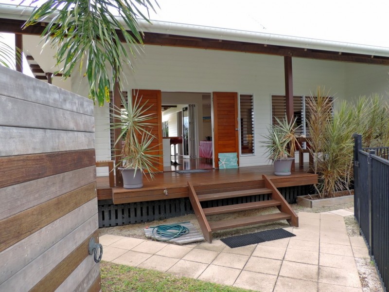4 Southward Street, Mission Beach QLD 4852