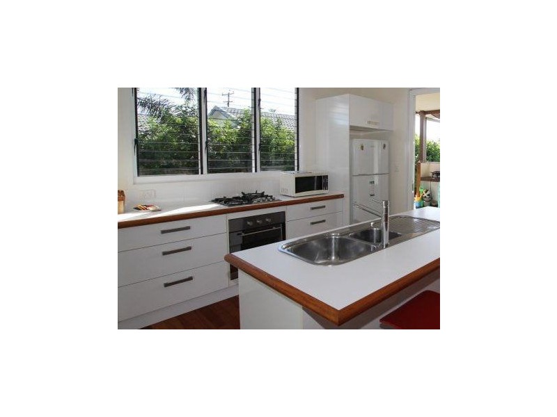 4 Southward Street, Mission Beach QLD 4852