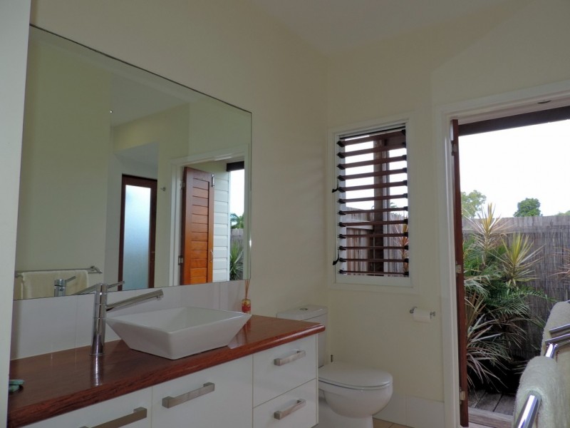 4 Southward Street, Mission Beach QLD 4852