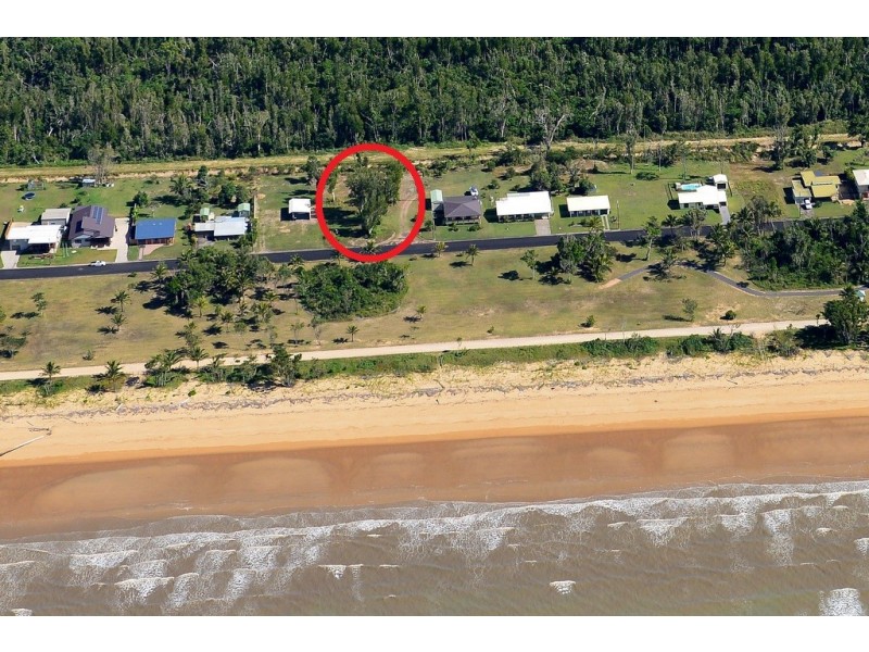 95 Taylor Street, Tully Heads QLD 4854