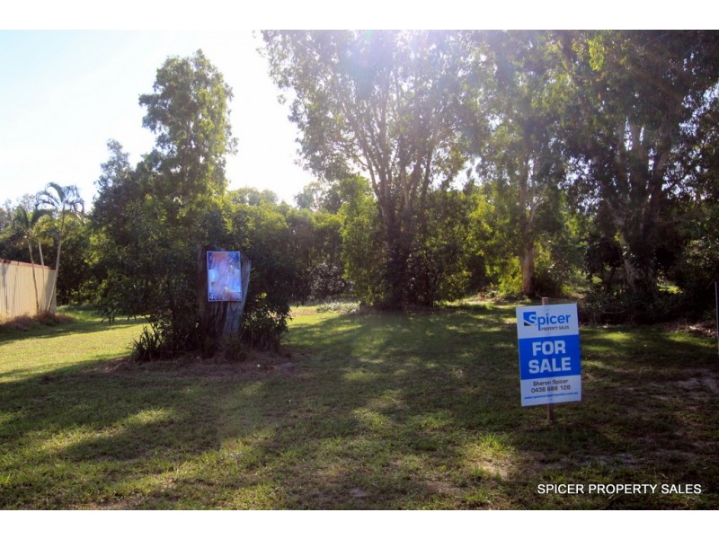 95 Taylor Street, Tully Heads QLD 4854