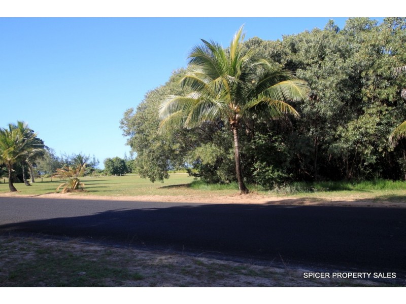 95 Taylor Street, Tully Heads QLD 4854