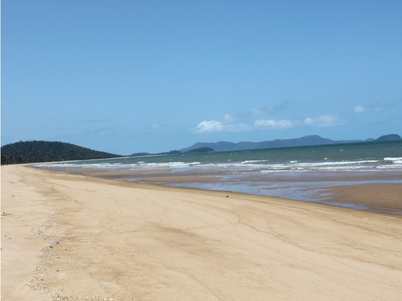 95 Taylor Street, Tully Heads QLD 4854