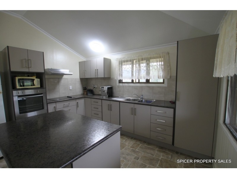 24 Murray Street, Tully QLD 4854