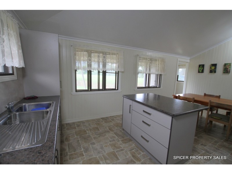 24 Murray Street, Tully QLD 4854