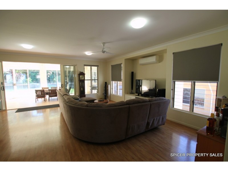 25 Pease Street, Tully QLD 4854