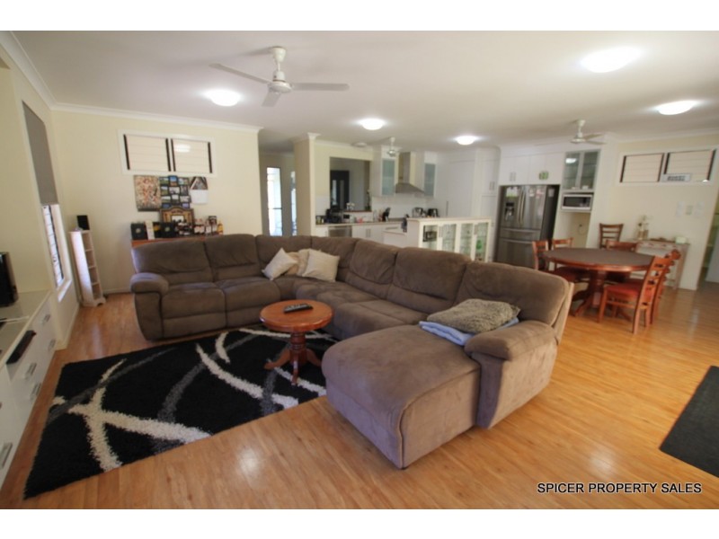 25 Pease Street, Tully QLD 4854