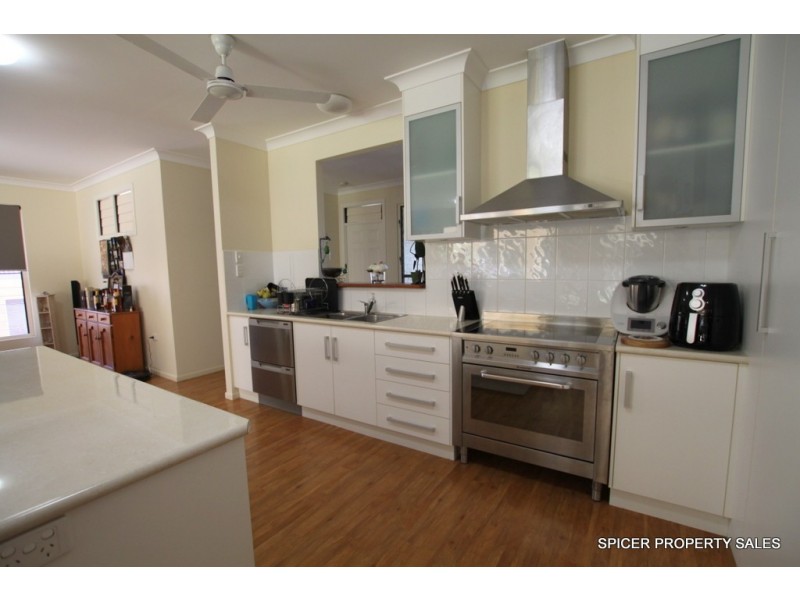 25 Pease Street, Tully QLD 4854