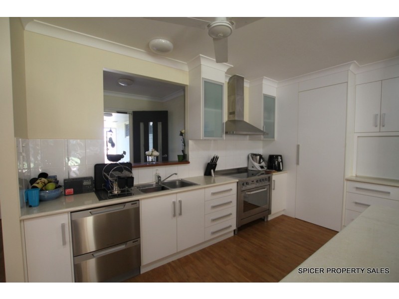 25 Pease Street, Tully QLD 4854