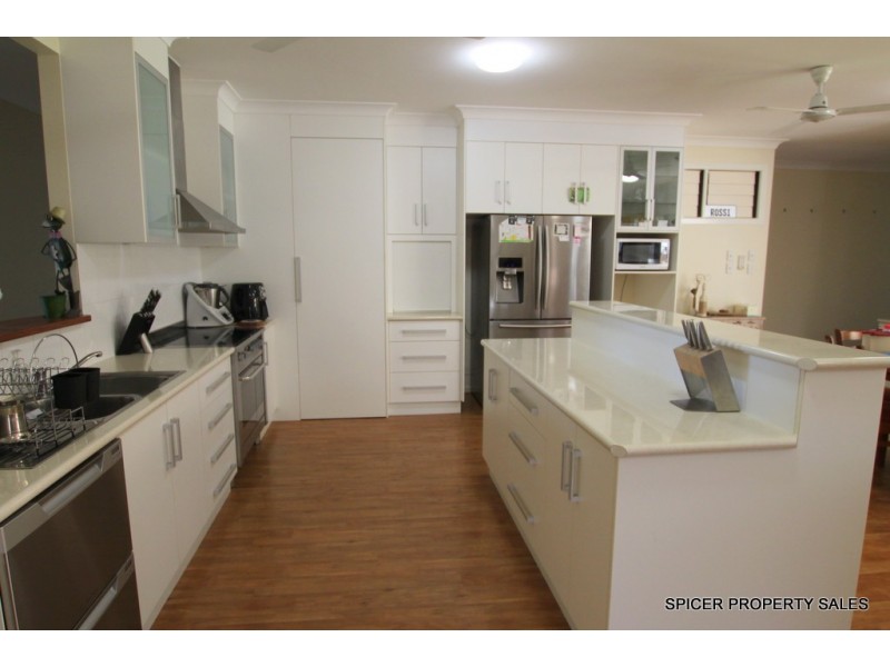 25 Pease Street, Tully QLD 4854