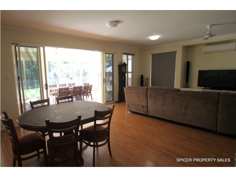 25 Pease Street, Tully QLD 4854