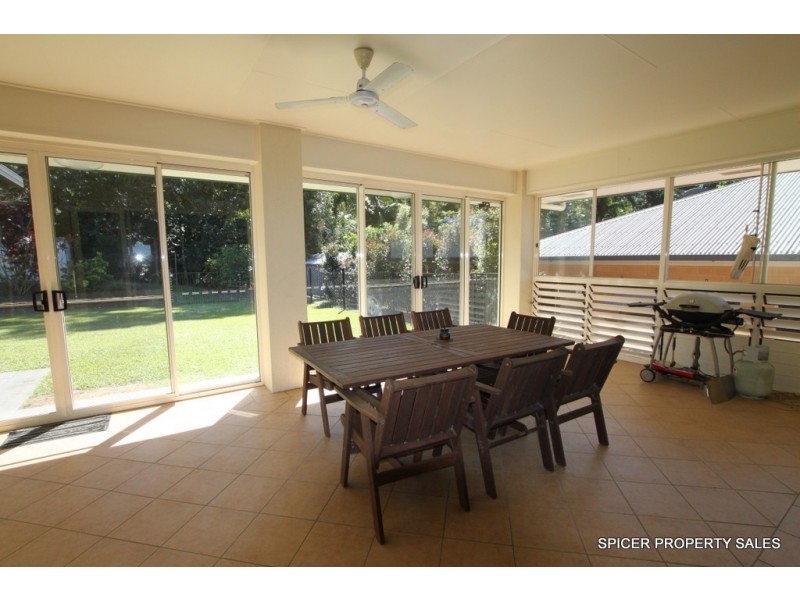 25 Pease Street, Tully QLD 4854