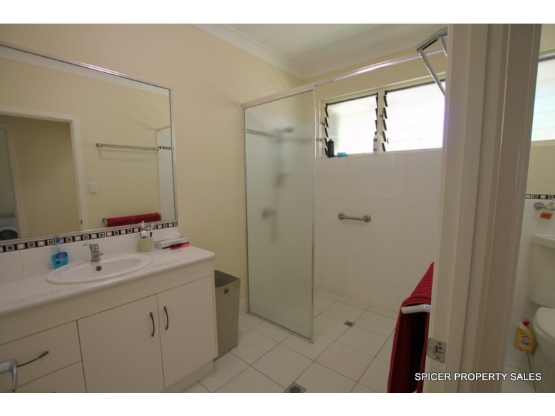 25 Pease Street, Tully QLD 4854