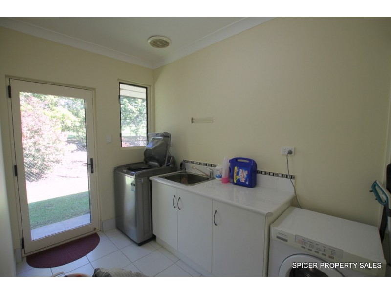 25 Pease Street, Tully QLD 4854