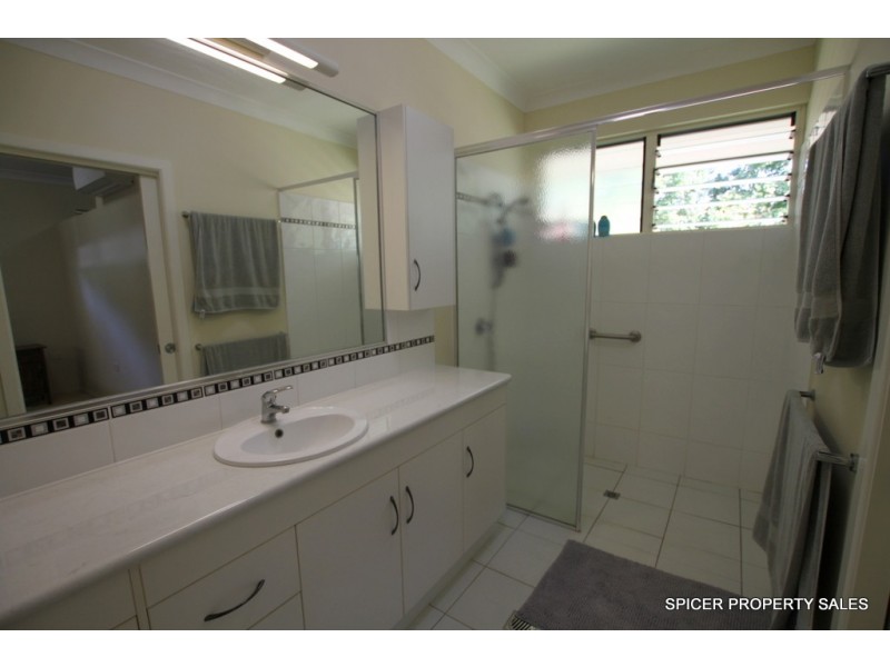 25 Pease Street, Tully QLD 4854
