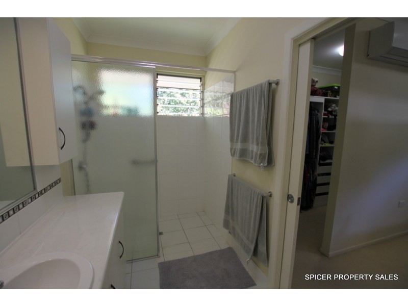 25 Pease Street, Tully QLD 4854