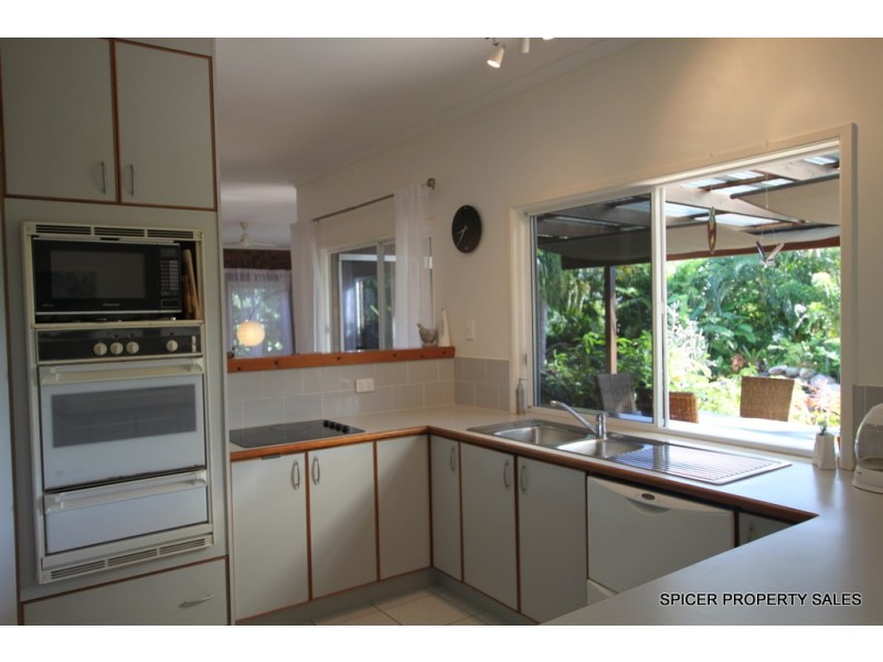 30 Cutten Street, Bingil Bay QLD 4852