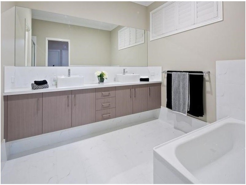 10 South Quay Drive, Biggera Waters QLD 4216
