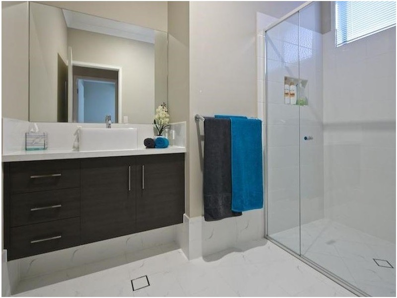 10 South Quay Drive, Biggera Waters QLD 4216