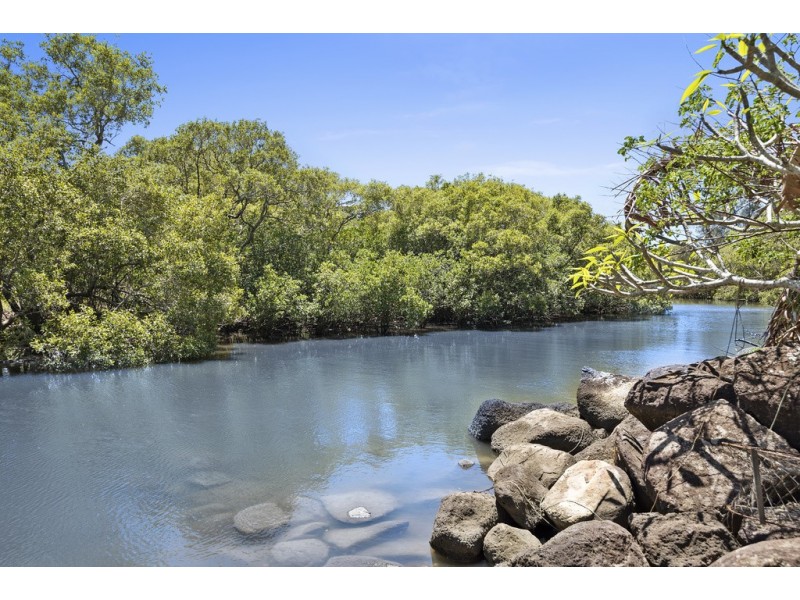 27 Hibiscus Parade, Banora Point NSW 2486