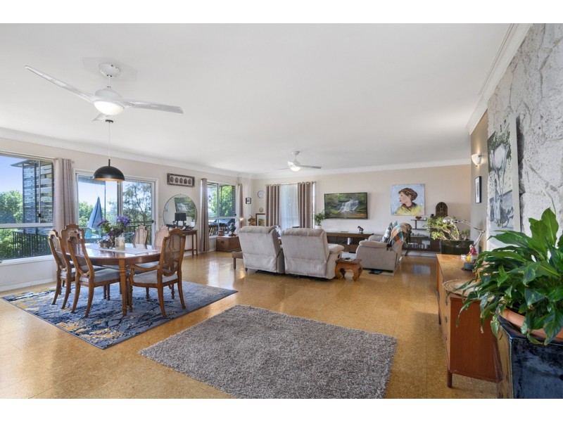 27 Hibiscus Parade, Banora Point NSW 2486