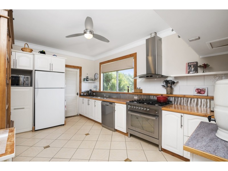 27 Hibiscus Parade, Banora Point NSW 2486