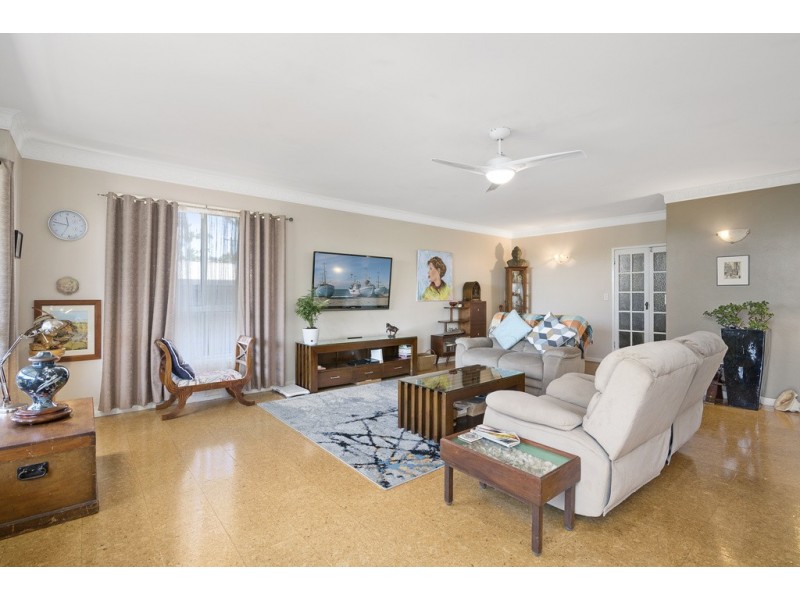 27 Hibiscus Parade, Banora Point NSW 2486