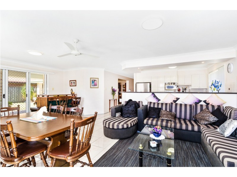 8 Reid Place, Banora Point NSW 2486