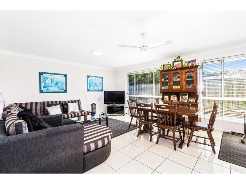 8 Reid Place, Banora Point NSW 2486