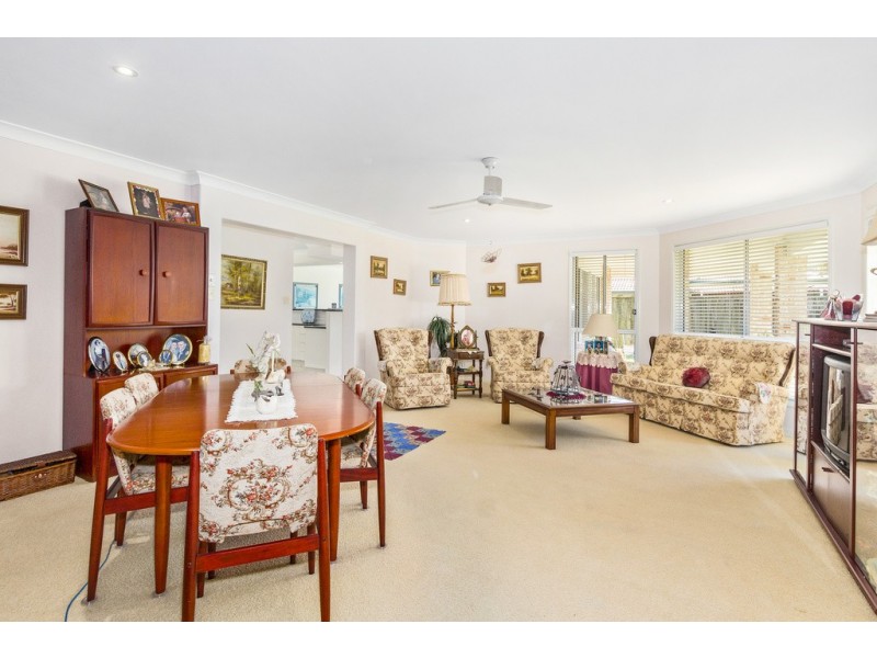 8 Reid Place, Banora Point NSW 2486