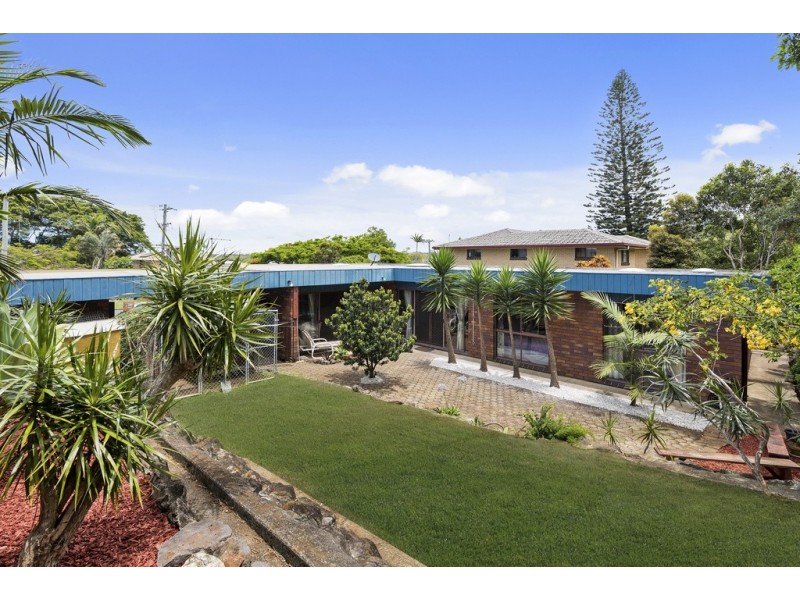 15 Bimbadeen Avenue, Banora Point NSW 2486