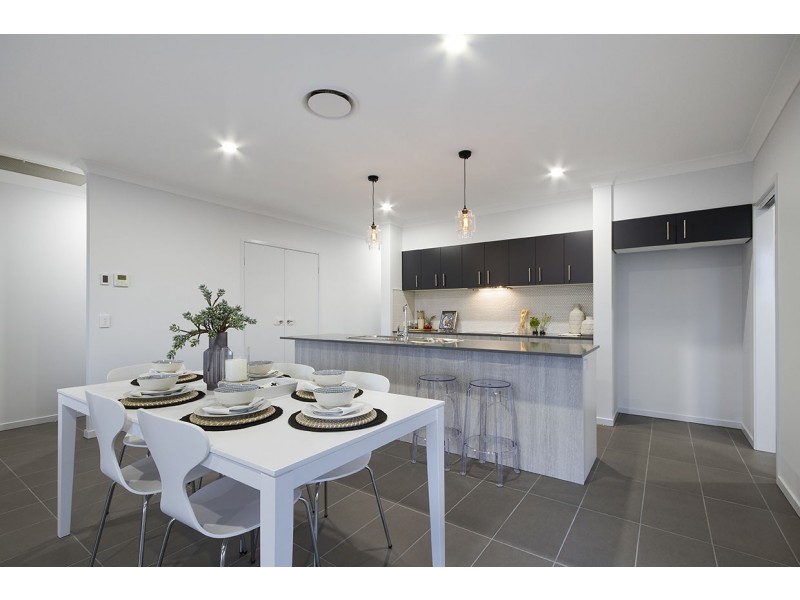 98 Ridgevale Blvd, Holmview QLD 4207