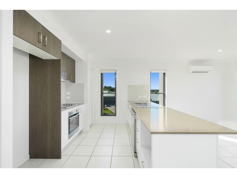 2 Hillstone Crescent, Maudsland QLD 4210