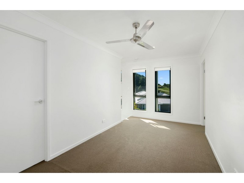 2 Hillstone Crescent, Maudsland QLD 4210