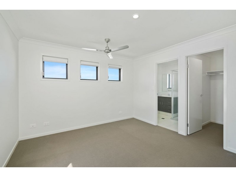 2 Hillstone Crescent, Maudsland QLD 4210