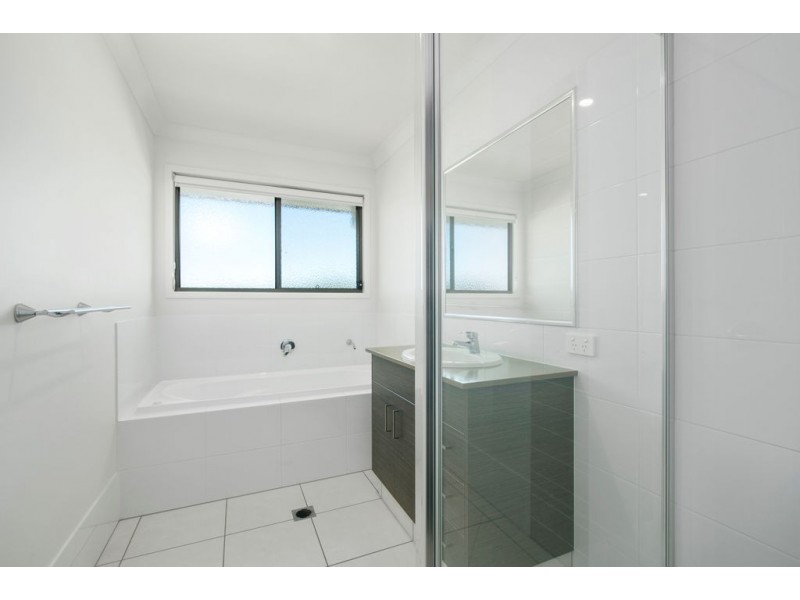 2 Hillstone Crescent, Maudsland QLD 4210