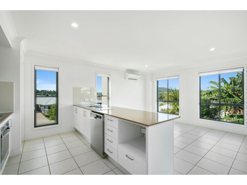 2 Hillstone Crescent, Maudsland QLD 4210