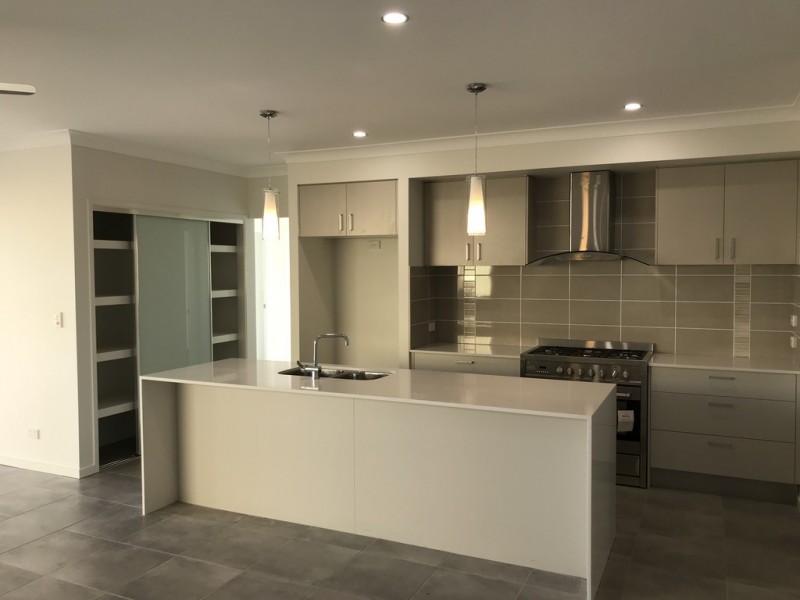 17 Stoneyway Avenue, Maudsland QLD 4210