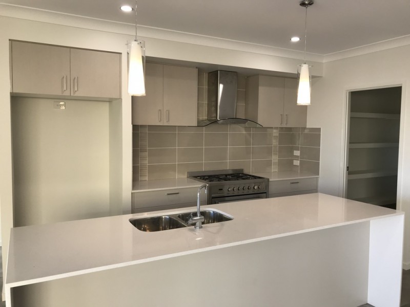 17 Stoneyway Avenue, Maudsland QLD 4210