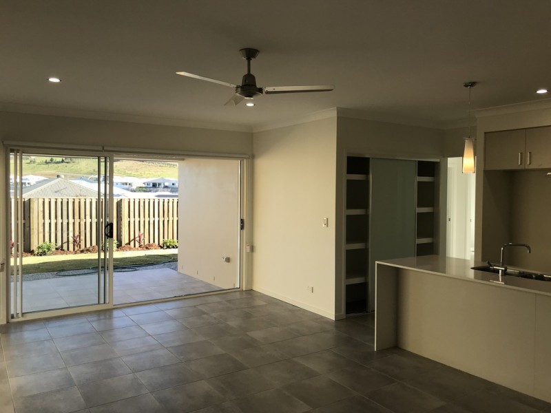 17 Stoneyway Avenue, Maudsland QLD 4210