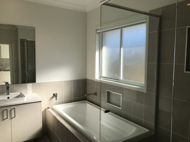 17 Stoneyway Avenue, Maudsland QLD 4210