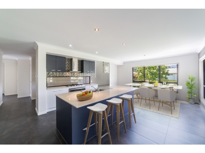 22 Plantation Crescent, Maudsland QLD 4210